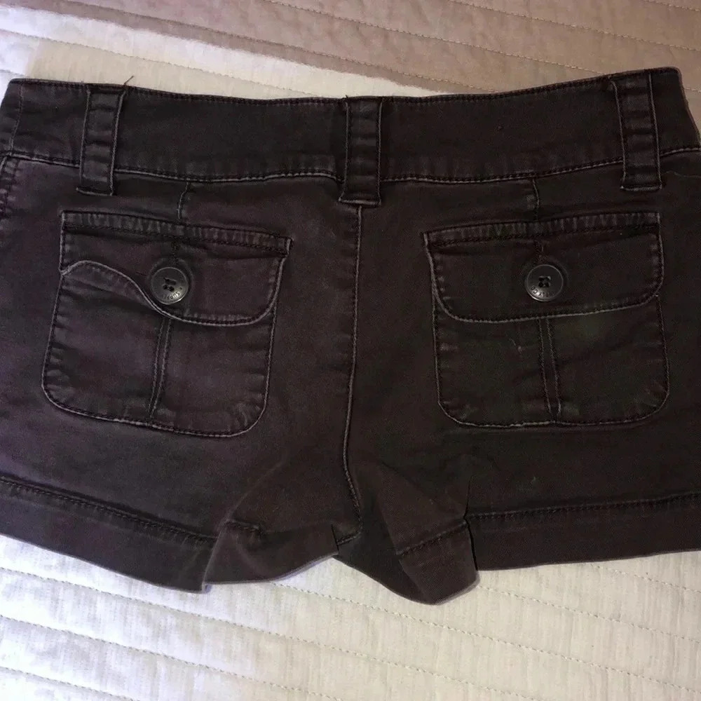 Brown shorts - Picture 2 of 3
